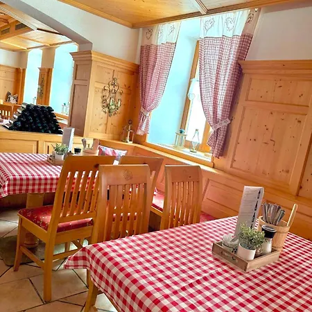 Ledererwirt Szálloda *